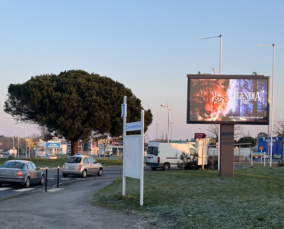 Ecran LED DOOH extérieur grand format